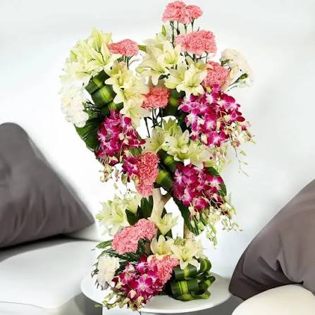 Wedding flower arrangement by Flower Link Sangli